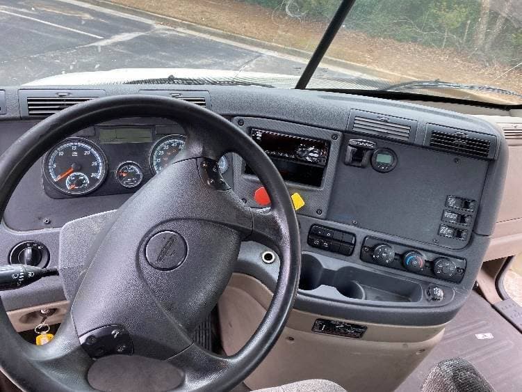 2018 Freightliner Cascadia image 6
