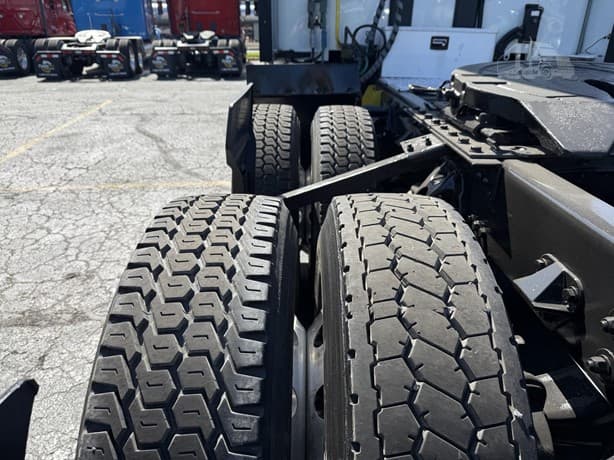 2021 Kenworth T680 image 4