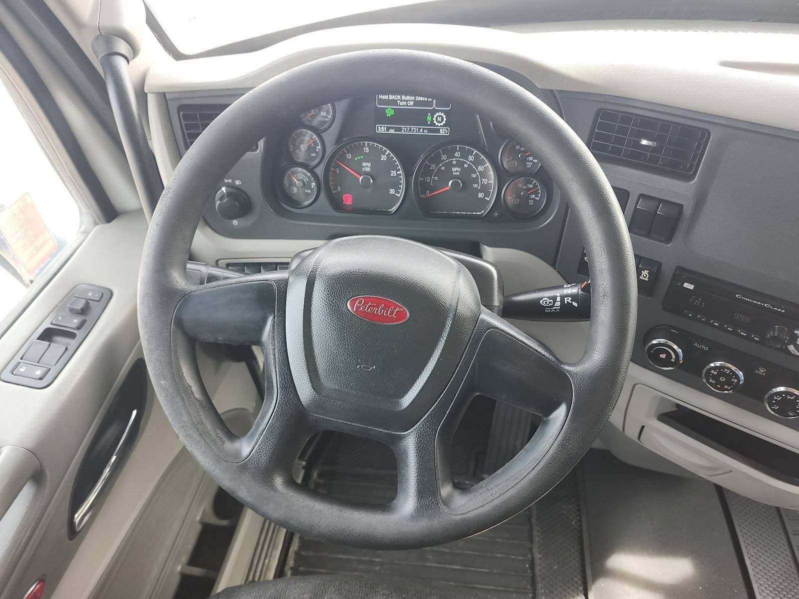 2020 Peterbilt 579 image 13