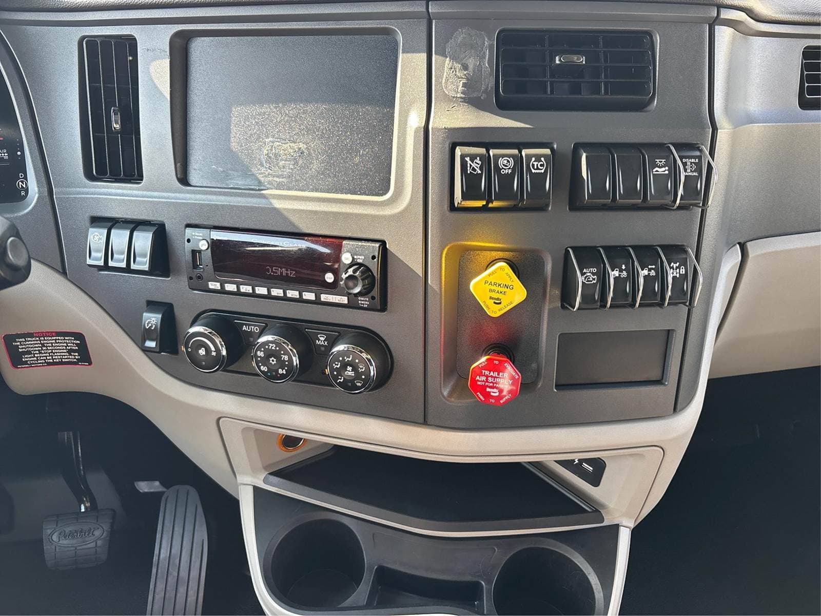 2024 Peterbilt 579 image 9