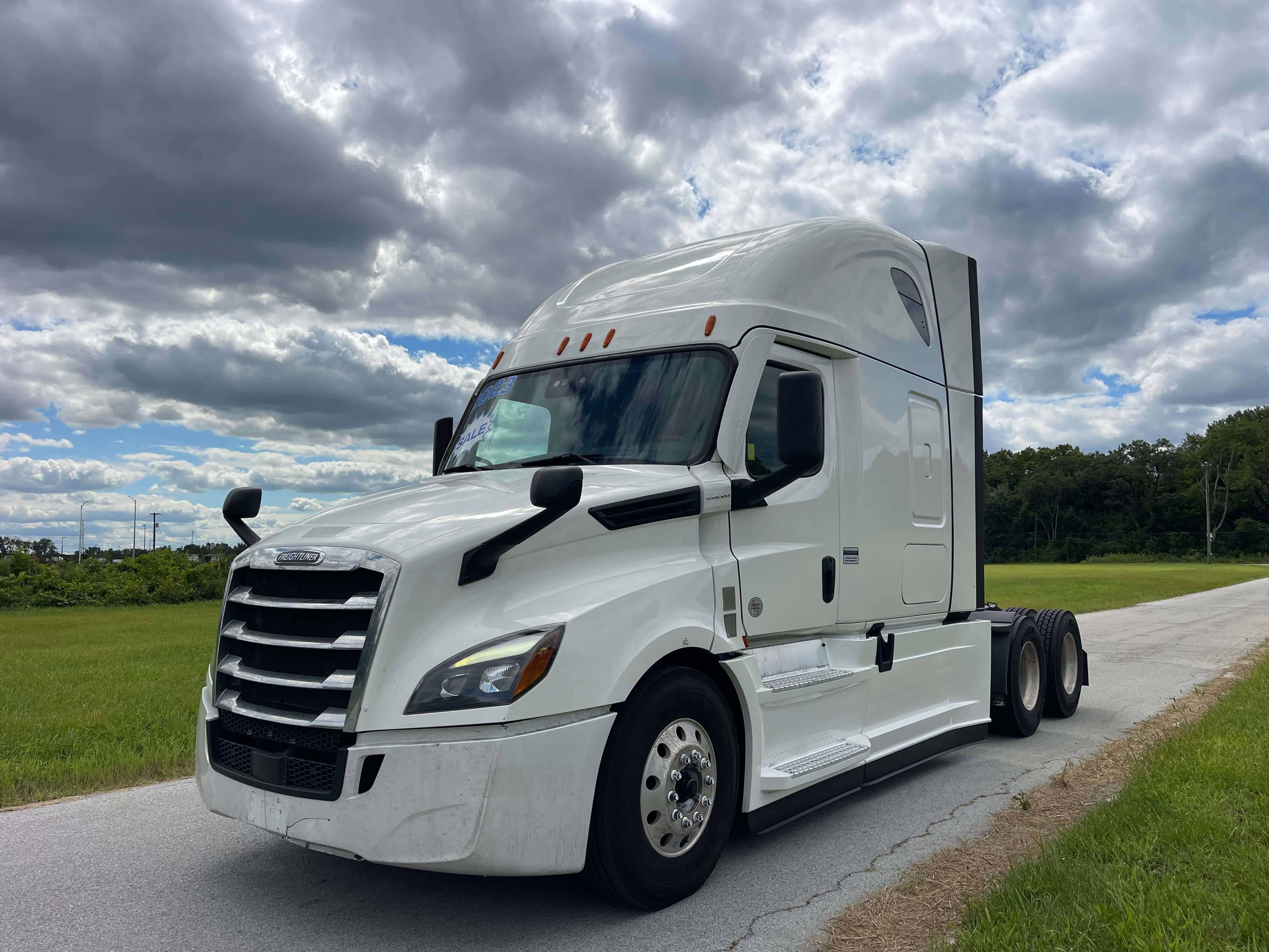 2023 Freightliner Cascadia 126 image 1