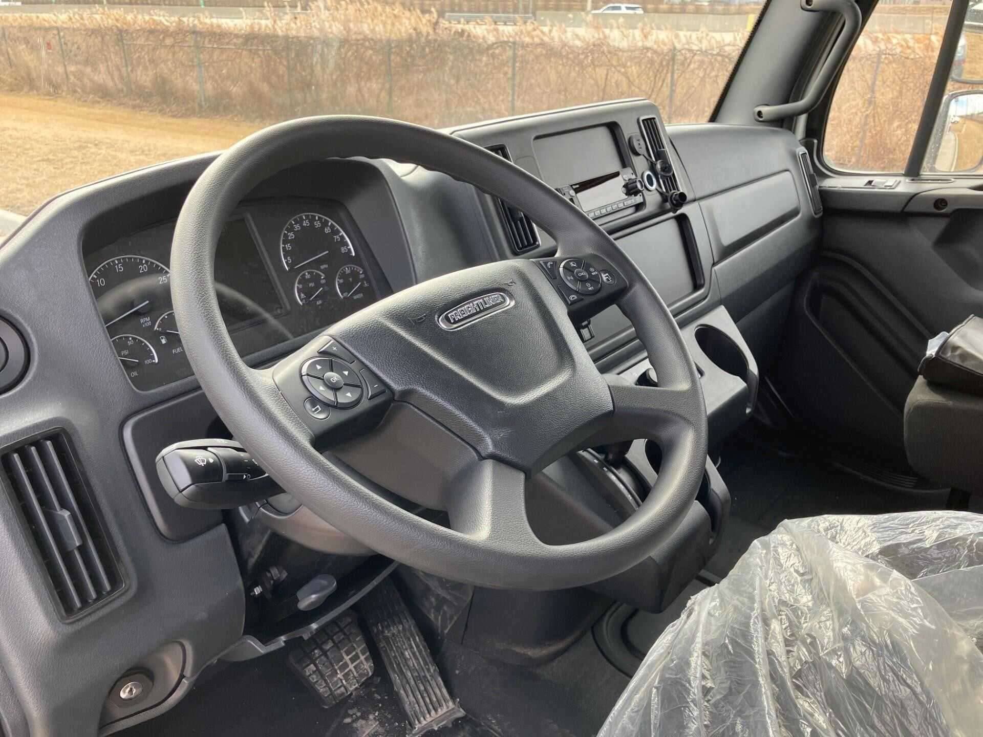 2025 Freightliner M2 image 2