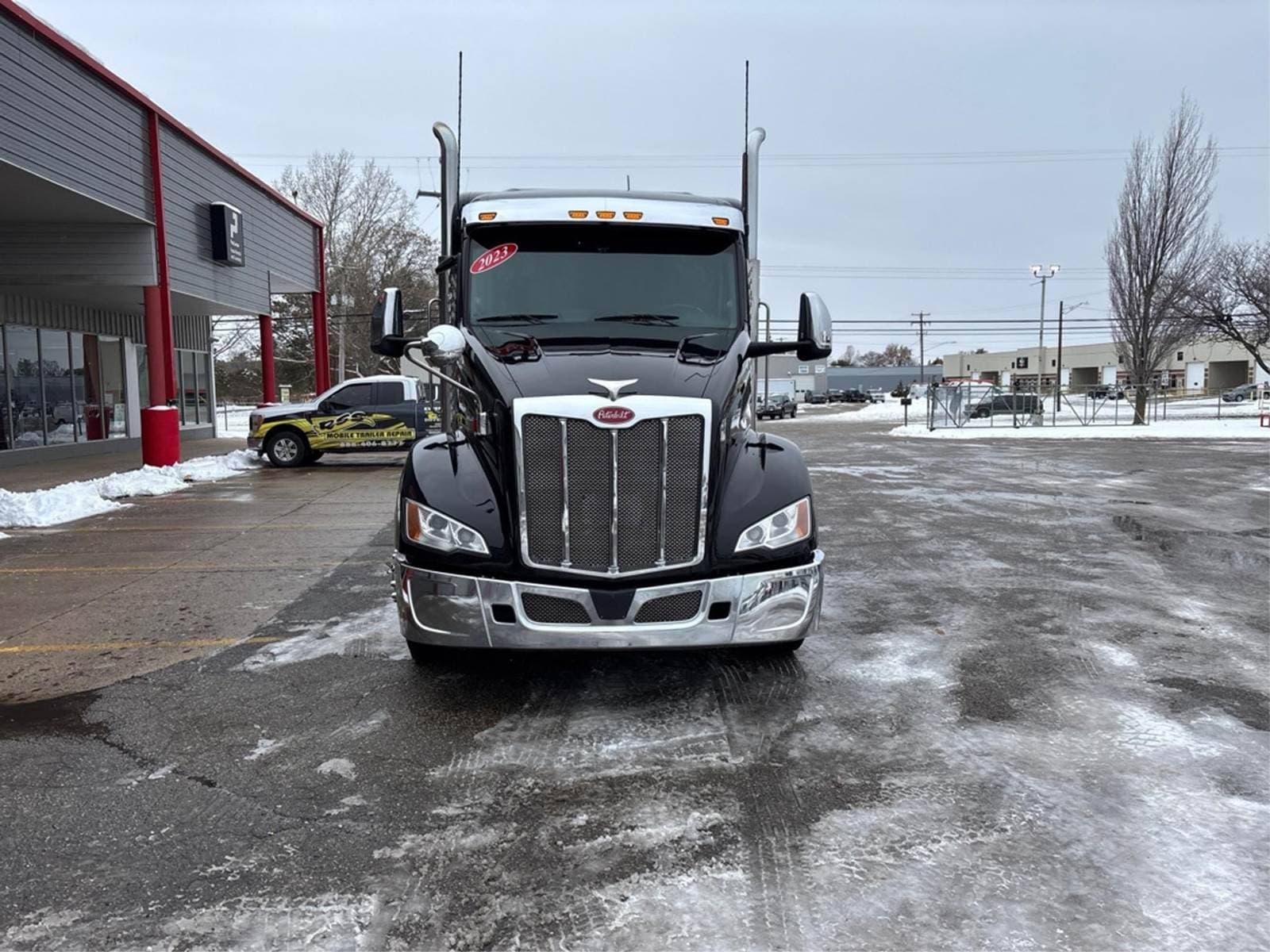 2023 Peterbilt 579 image 10