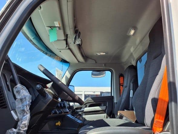 2025 Kenworth T880 image 12