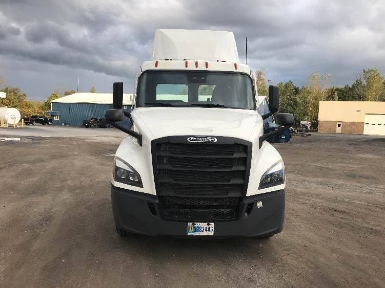 2021 Freightliner Cascadia image 1