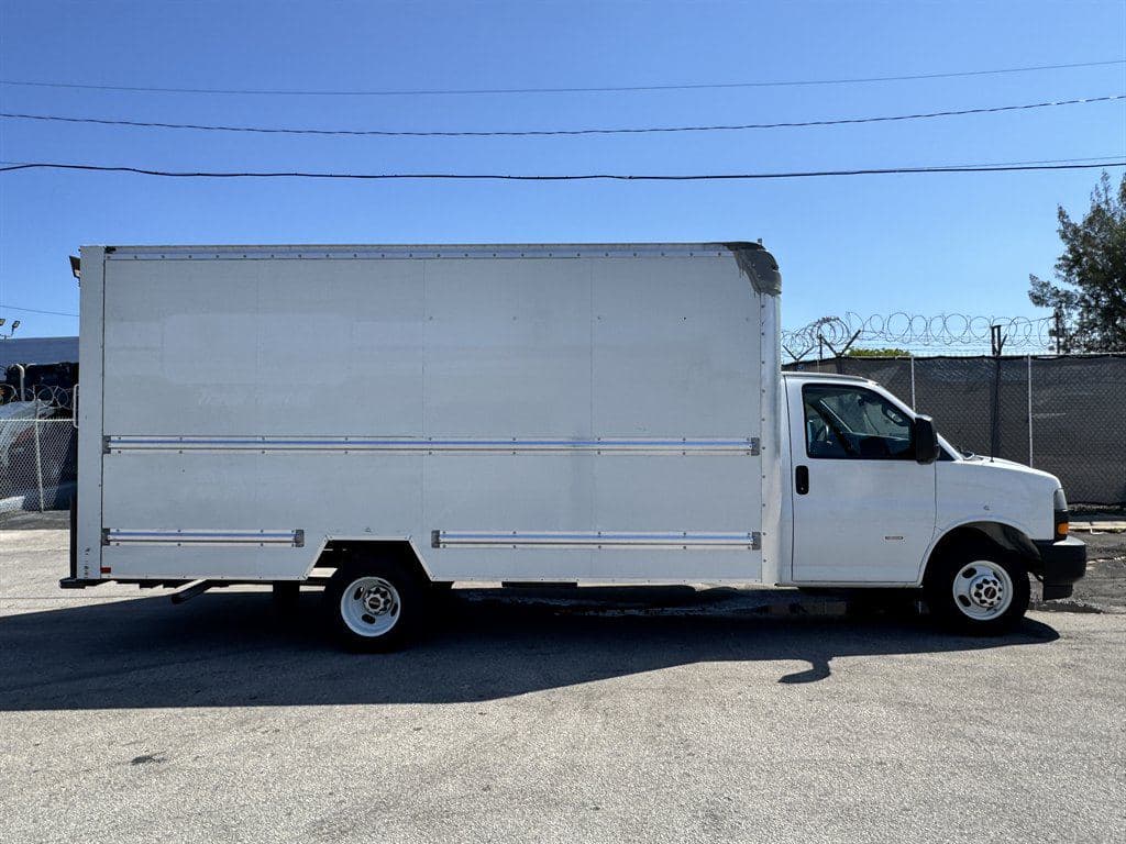 2021 GMC Commercial Vans image 13