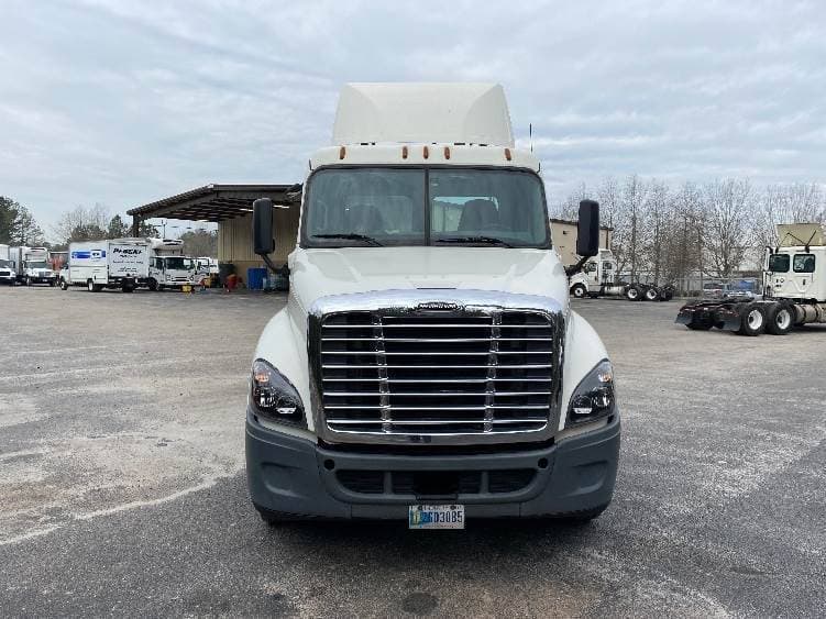2018 Freightliner Cascadia image 2