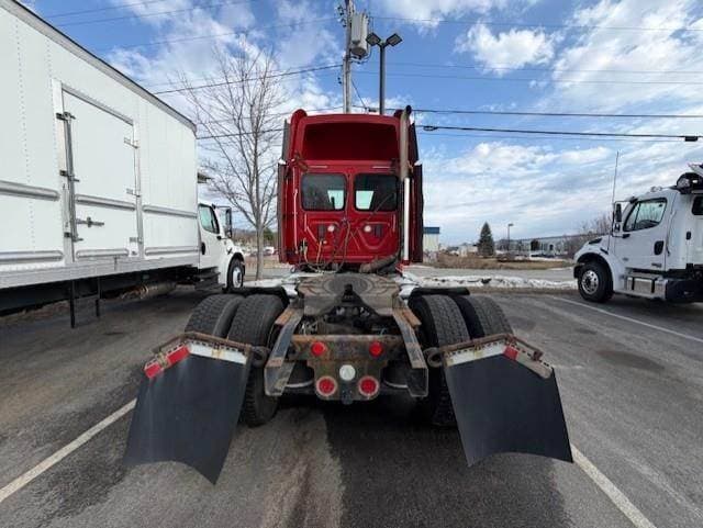 2017 Freightliner Cascadia 113 image 7