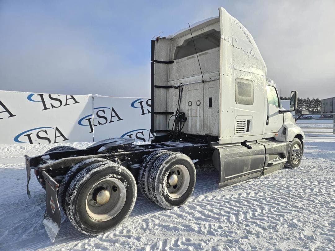 2019 International LT625 image 5