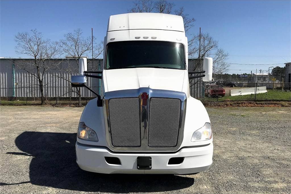 2018 Kenworth T680 image 3