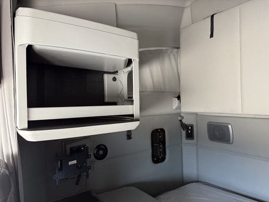 2022 Kenworth T680 image 26