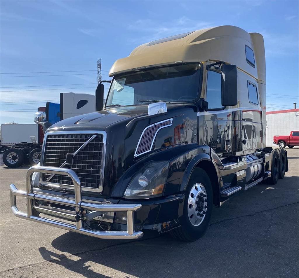 2015 Volvo VNL670 image 3