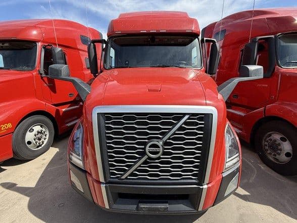 2023 Volvo VNL64T760 image 2