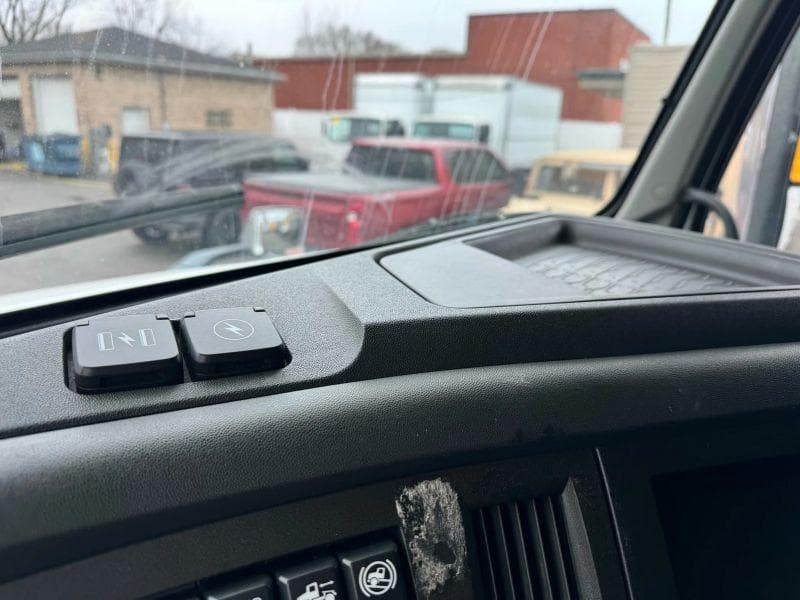 2020 Volvo VNL image 33