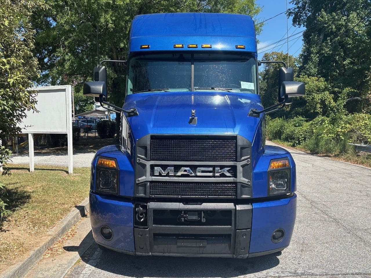 2019 Mack Anthem image 3