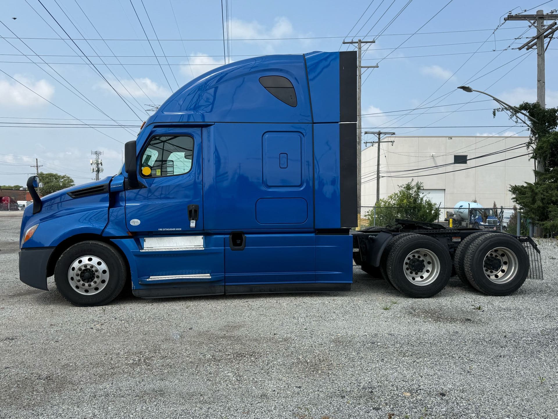 2022 Freightliner - 417k - 13k Hours - 455 HP image 3
