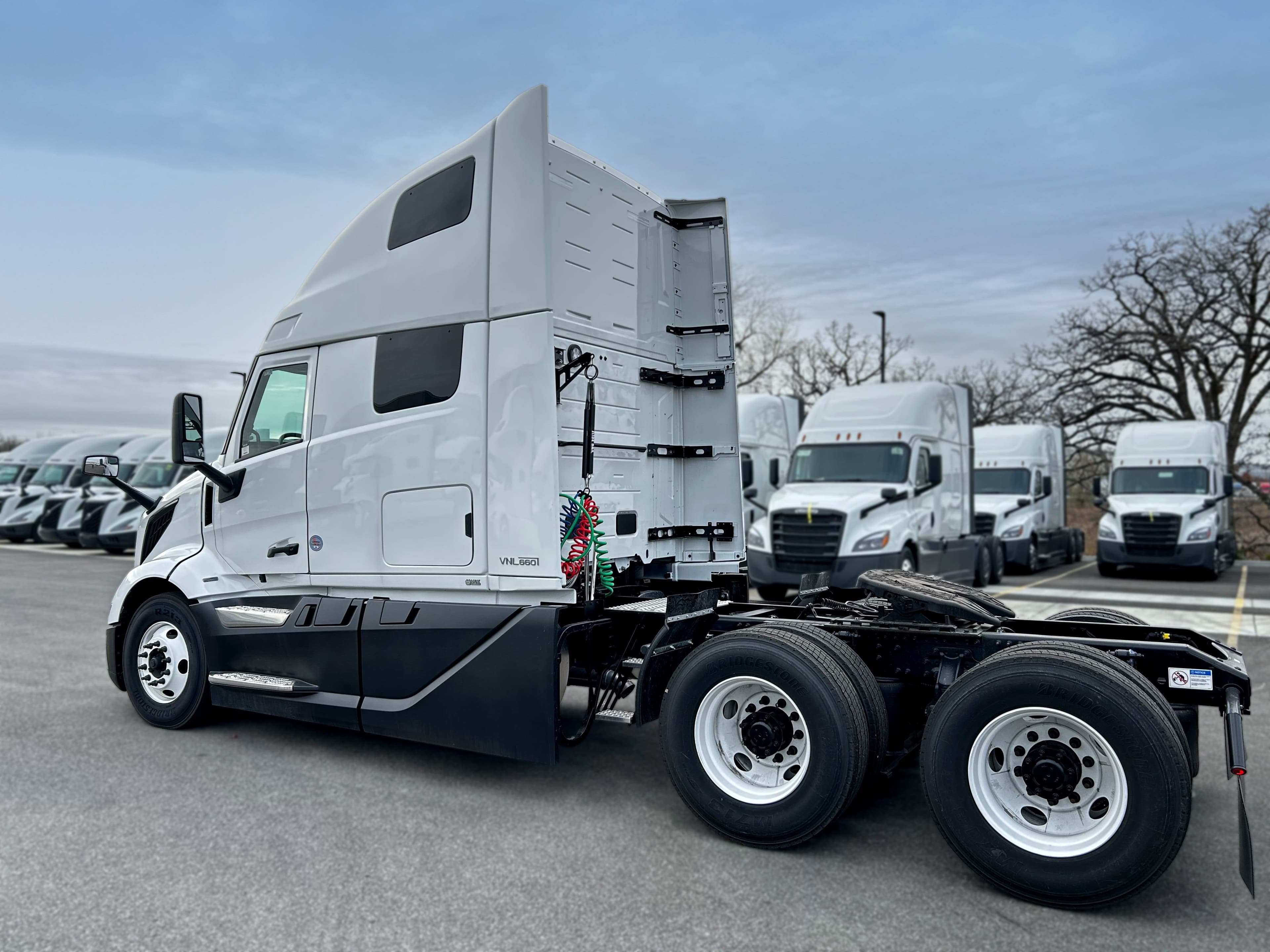 2026 Volvo NEW VNL image 4