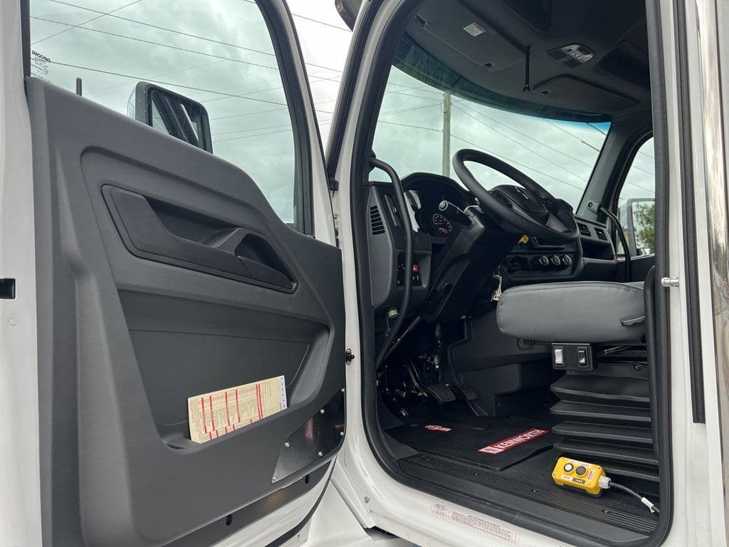 New 2026 KENWORTH T280 image 14