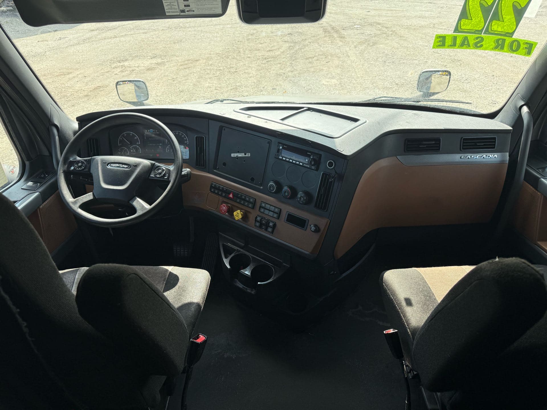 2022 Freightliner - 446k - 10k Engine! image 13