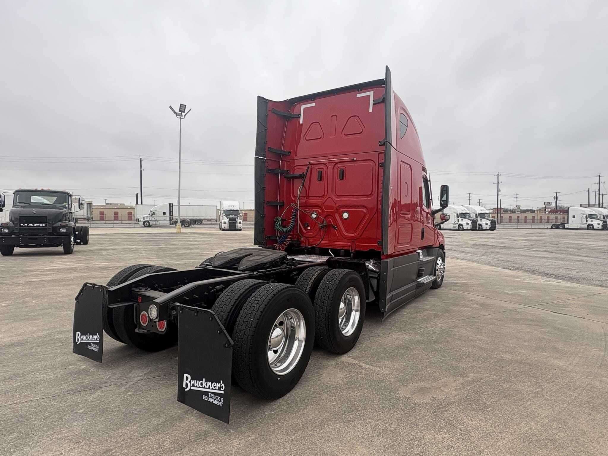 2022 Freightliner Cascadia 126 image 2