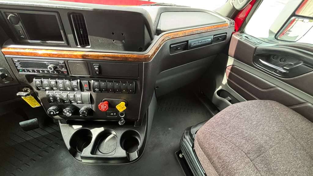 Used 2021 INTERNATIONAL LT625 image 20