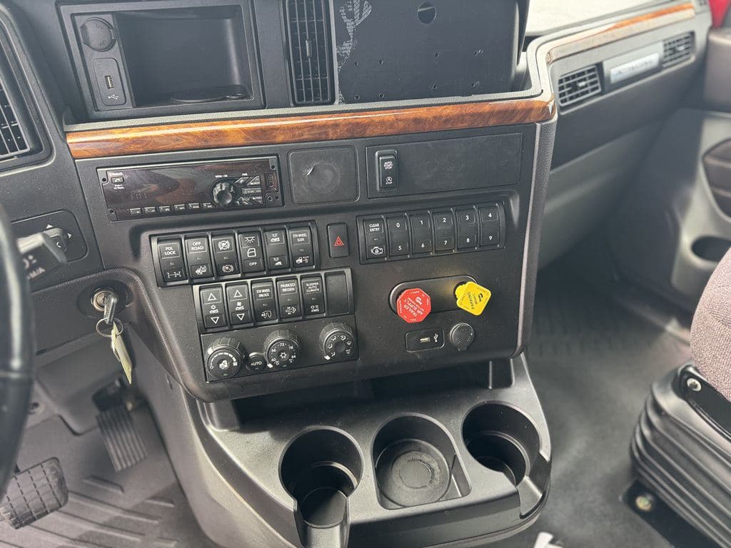 Used 2021 INTERNATIONAL LT625 image 18