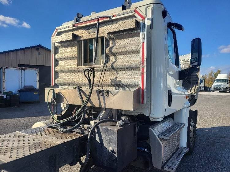 2018 Freightliner Cascadia image 2