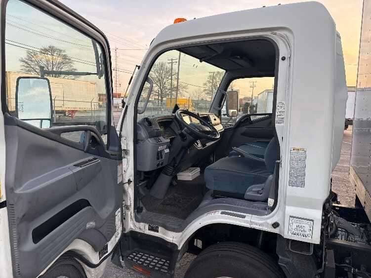 2017 MITSUBISHI FUSO FEC72S image 10