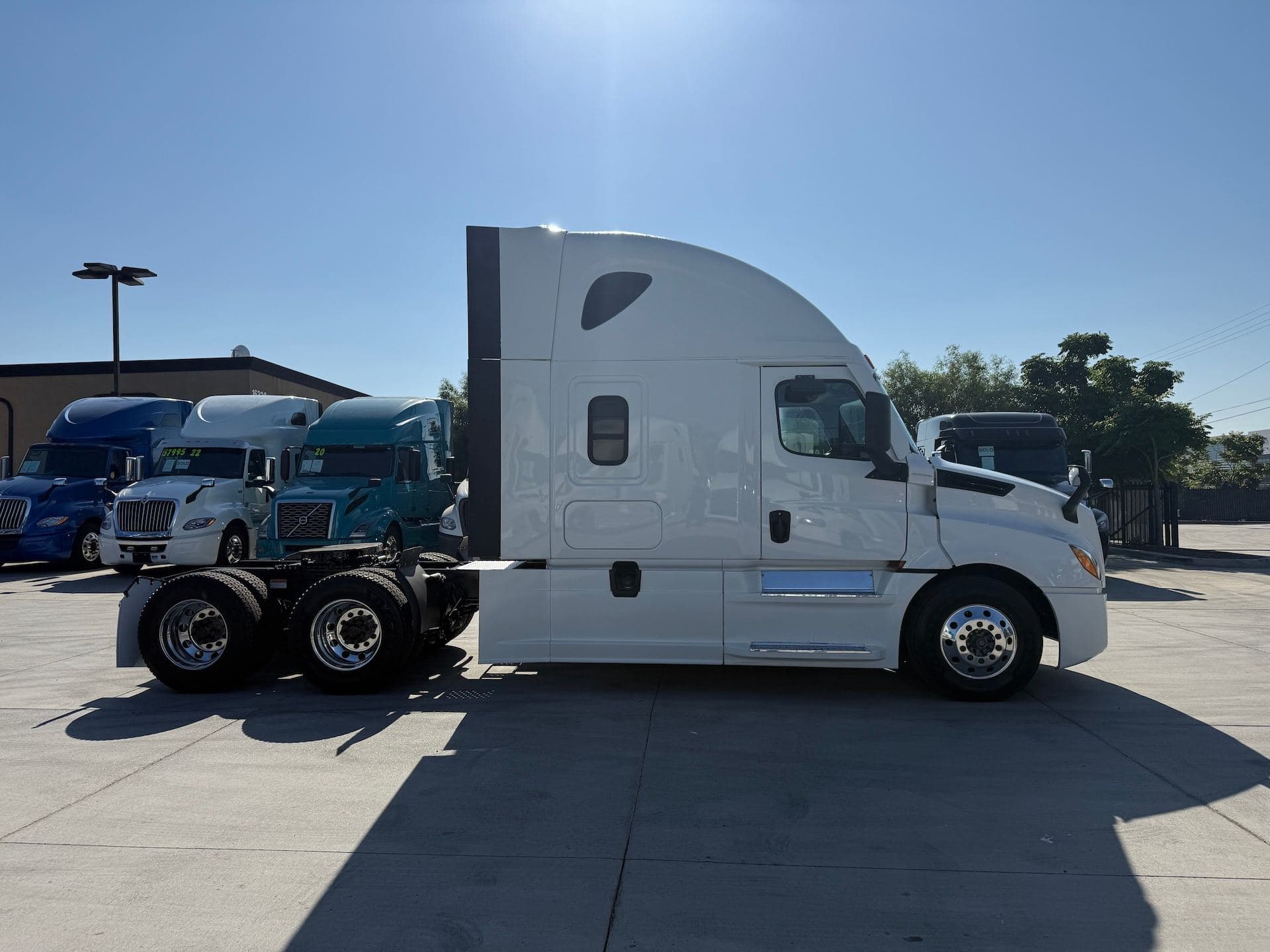 2021 Freightliner Cascadia 126 image 4