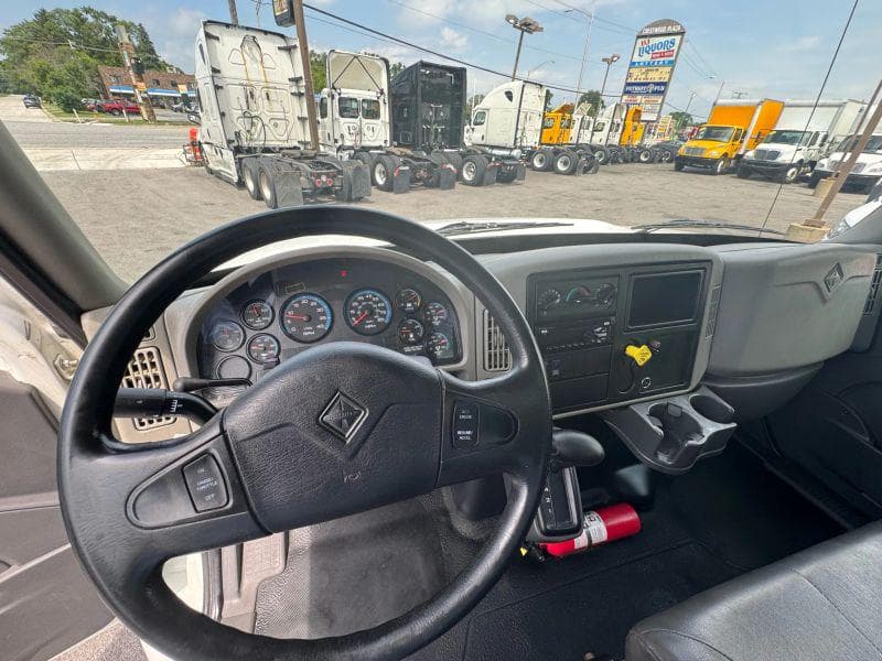 2017 International 4300 image 32