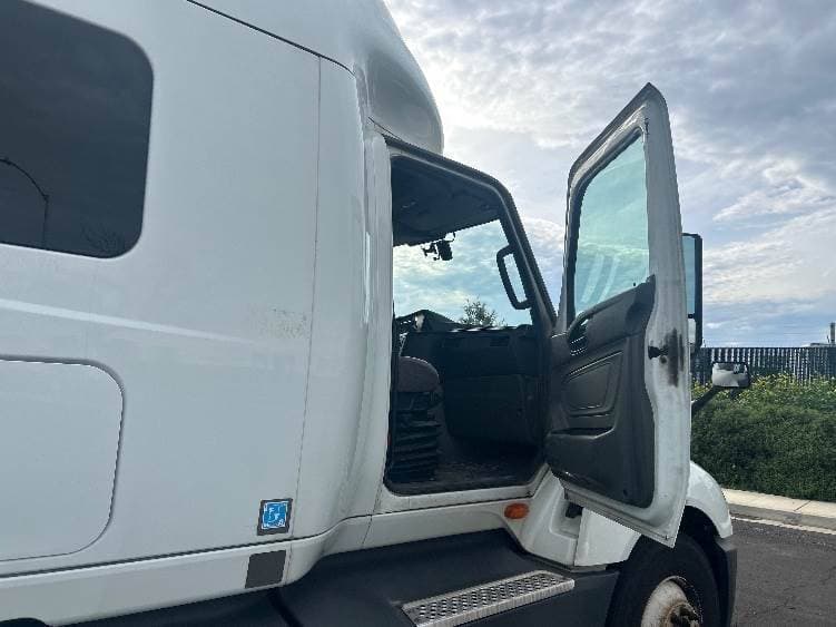 2023 International LT62F image 9