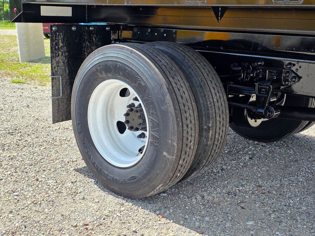 2027 Ford F-650SD Base image 11