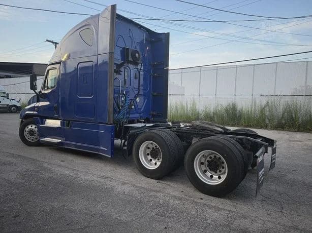 2018 Freightliner Cascadia image 3