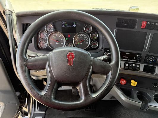 2022 Kenworth T680 image 17