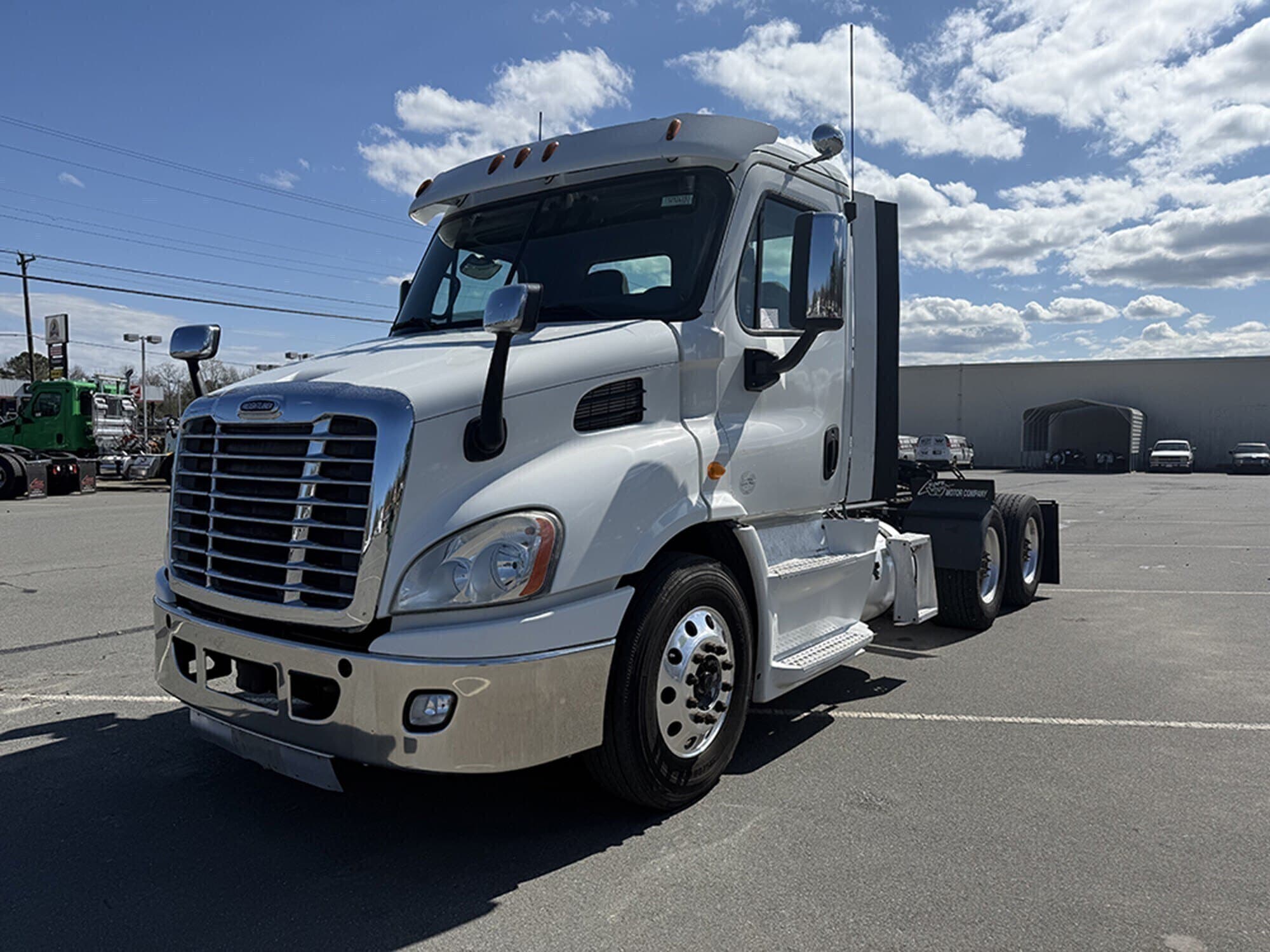 Used 2014 FREIGHTLINER Conventional - Day Cab - CASCADIA 113 For Sale image 1