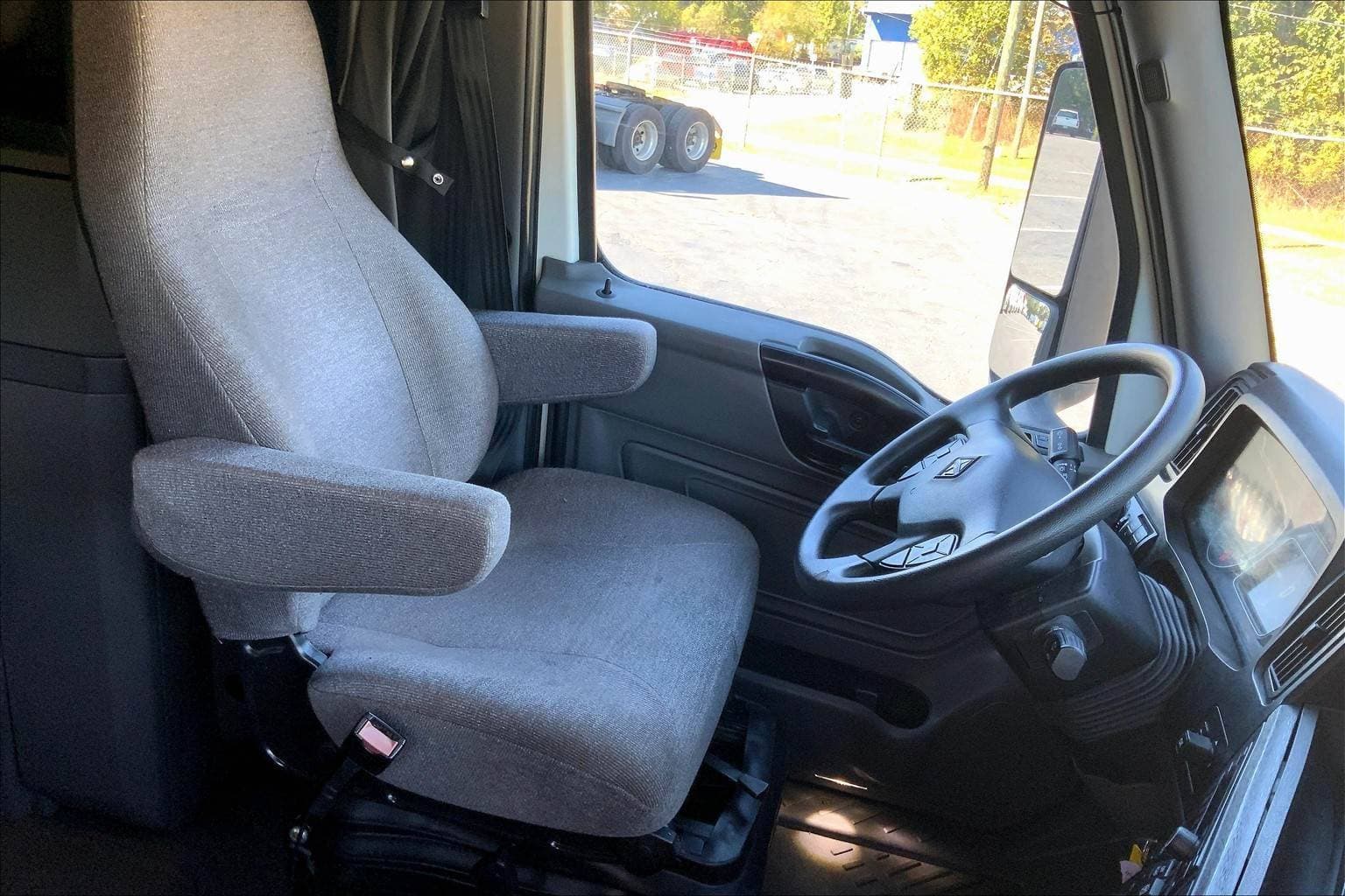 2022 International LT625 Sleeper Semi Truck - 73" Raised Roof Sleeper, Cummins 400HP, 12 Speed image 7
