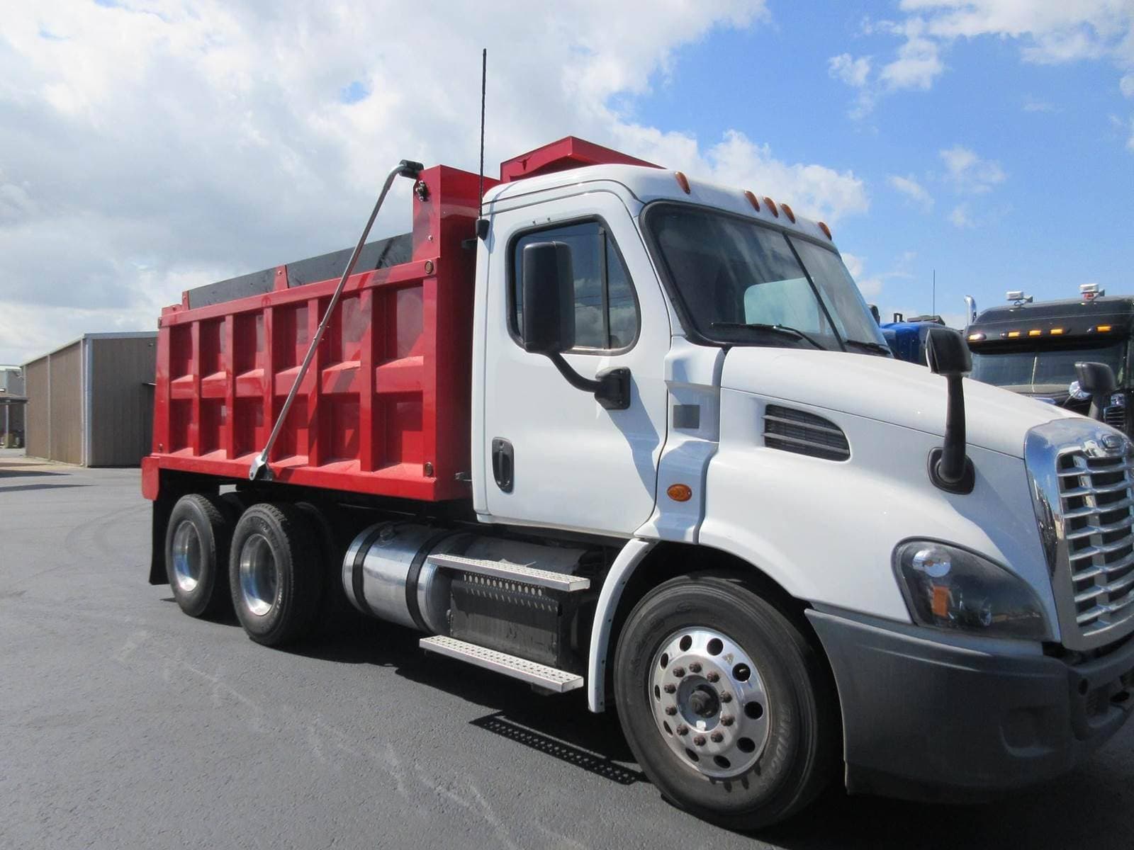 2018 Freightliner Cascadia 113 image 3