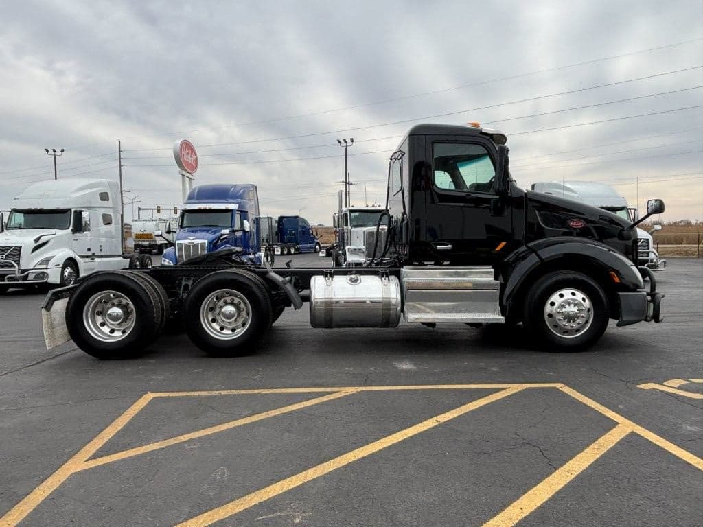 2021 Peterbilt 579 image 6
