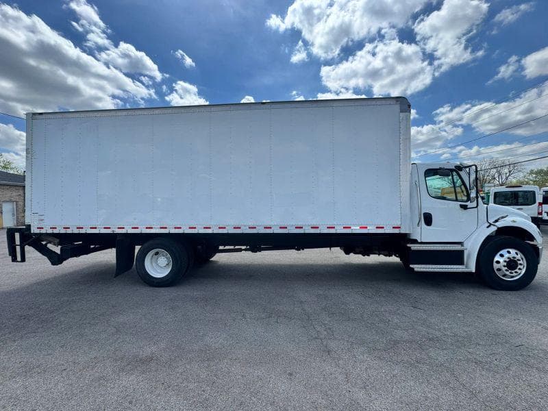 2017 Freightliner M2 106 image 7