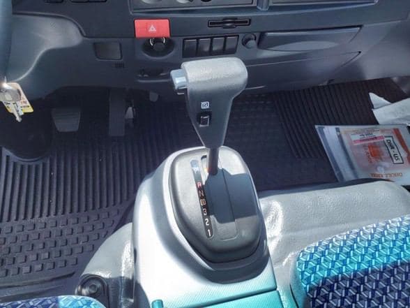 2025 Isuzu NRR image 15