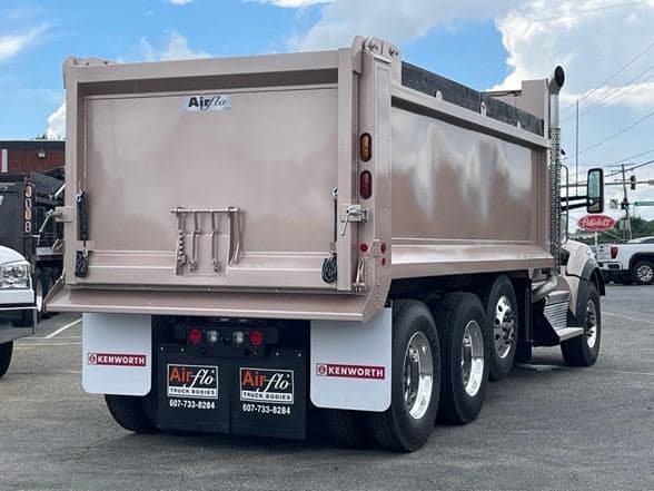 2025 Kenworth T880 image 10