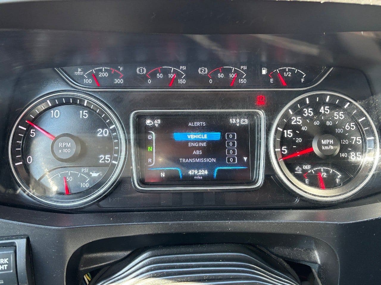 2018 International LT625 image 11