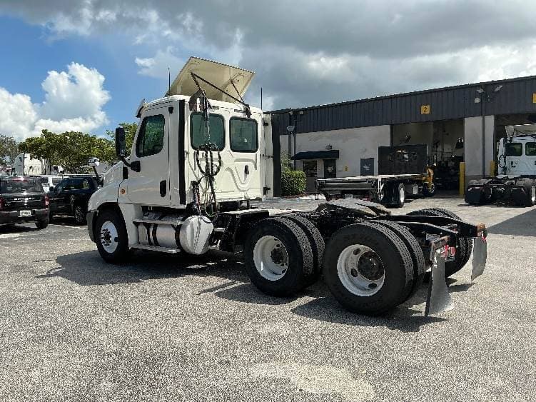 2018 Freightliner Cascadia image 10