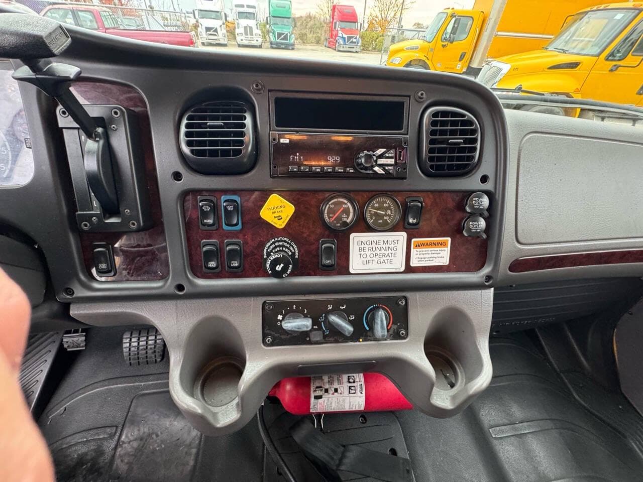 2018 Freightliner M2 106 image 16