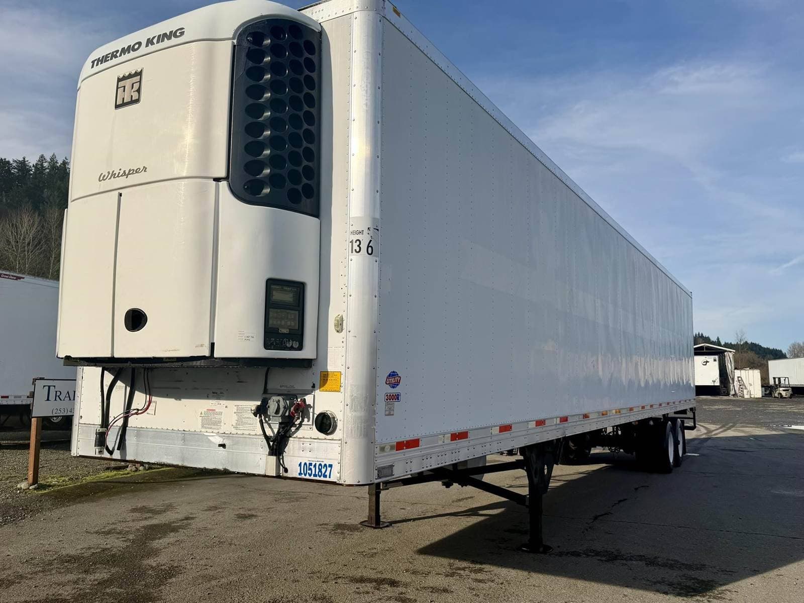 2009 UTILITY 3000R - 48’ AIR RIDE ROLL DOOR REEFER WITH THERMO- Reefer Trailer image 1