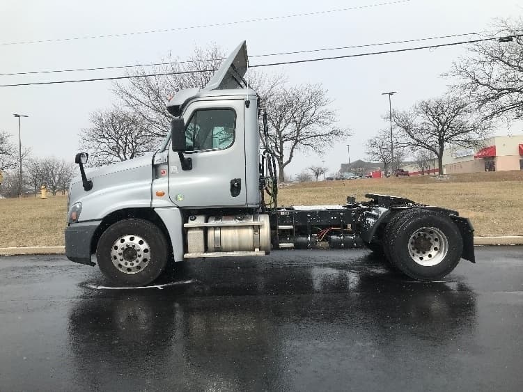 Used 2018 Freightliner Conventional - Day Cab, Tractor - CASCADIA 125  image 5