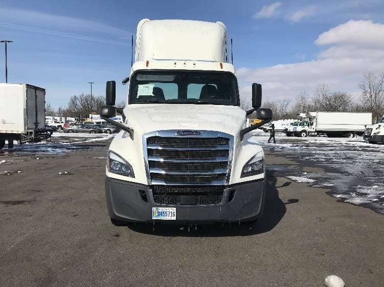 2019 Freightliner Cascadia 126 Day Cab Truck - 435HP, 12 Speed Automatic image 2