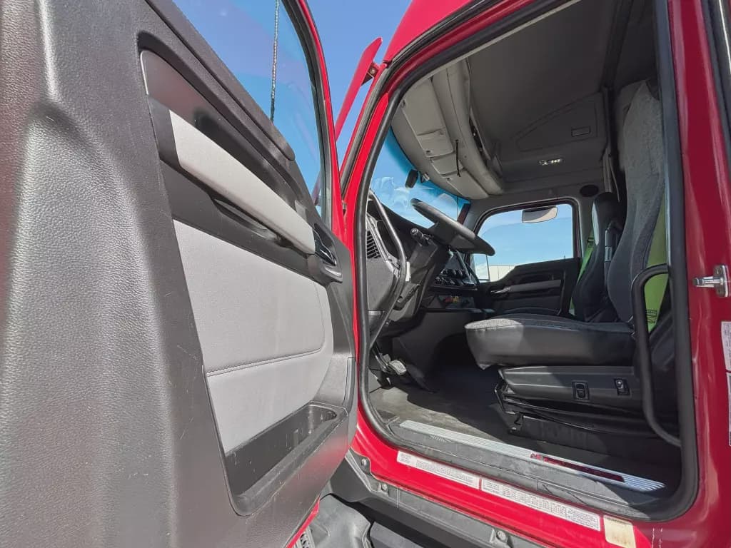 2022 Kenworth T680 image 5