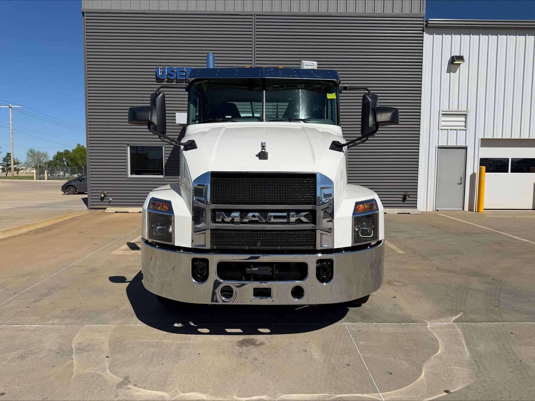 Used 2020 MACK ANTHEM Conventional - Day Cab in Oklahoma City, OK image 2