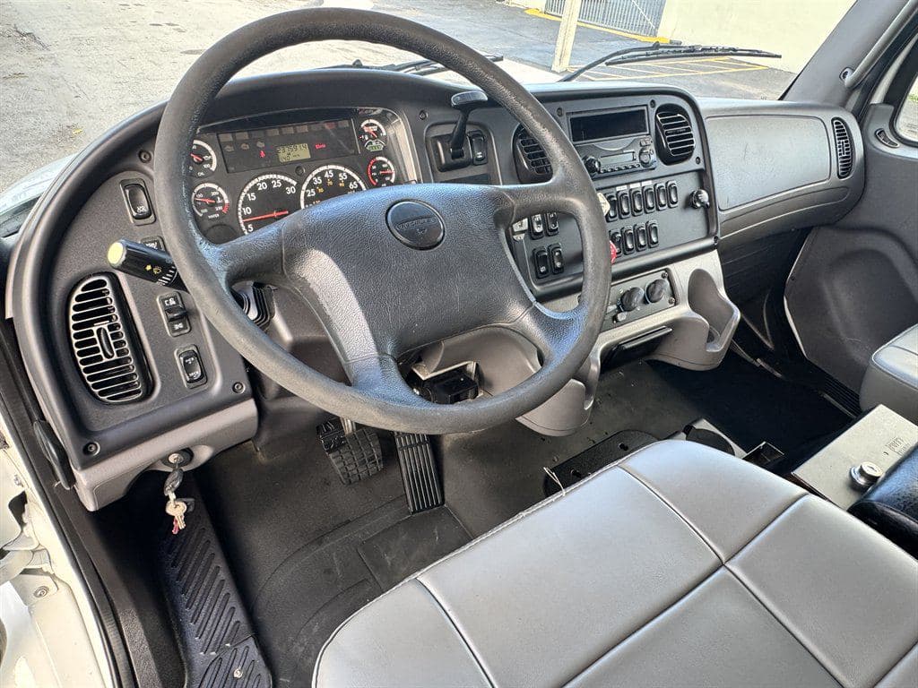 2014 Freightliner M2 106 image 60